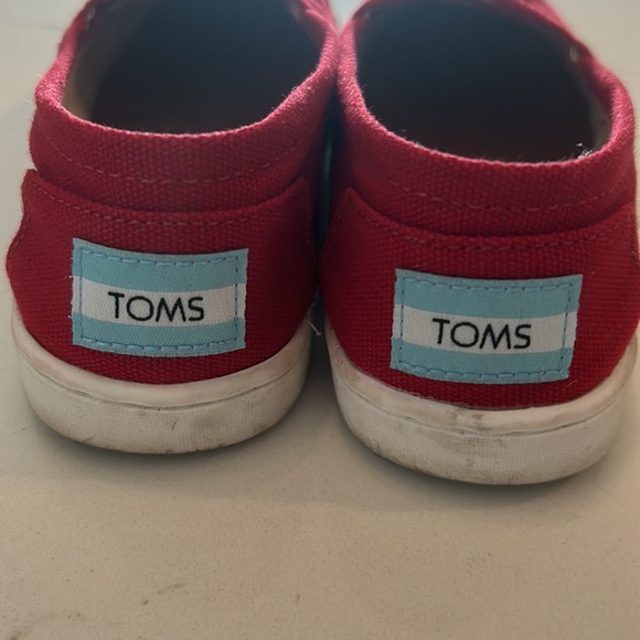 TOMS slip on shoes. - Picture 3 of 9